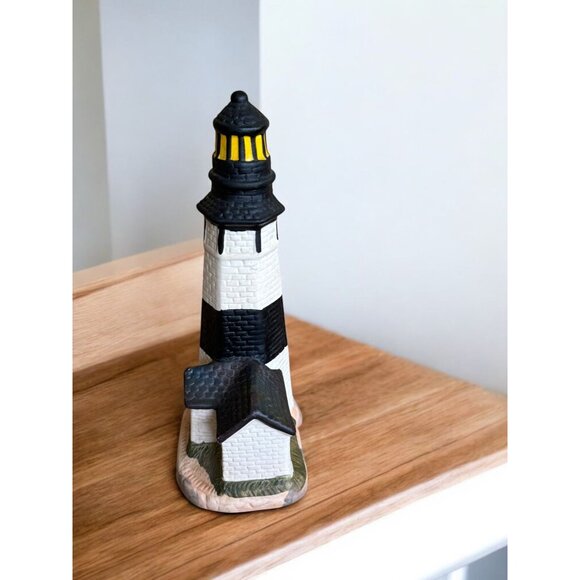 Ceramic Hand-Painted Montauk NY Lighthouse Figurine - Picture 3 of 8